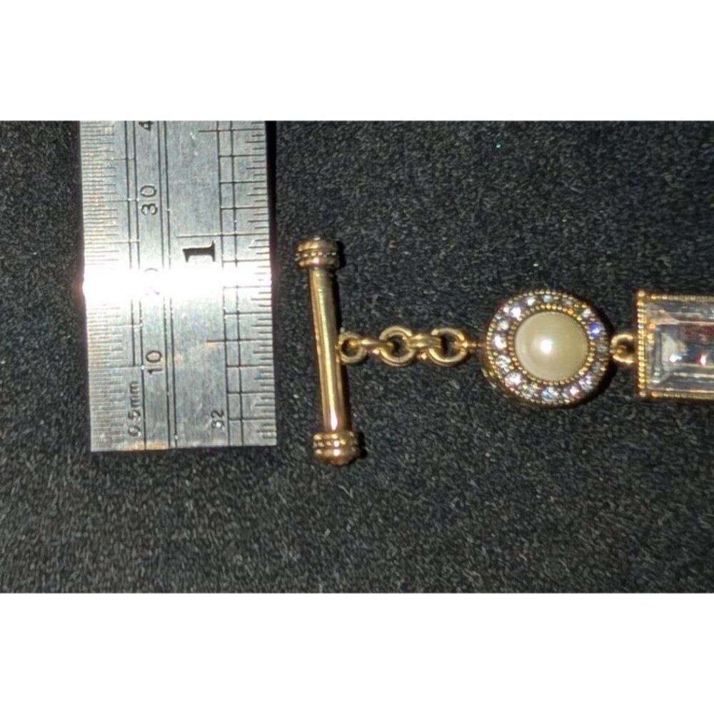 Heidi Daus Crystal/Faux Pearl Statement Bracelet 8.75" Toggle Closure - Picture 10 of 11
